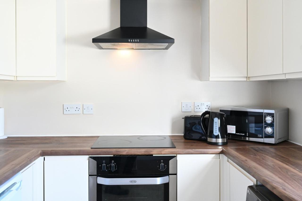 Sleek And Stylish 3 Bed In Bolton - Garden - Parking Villa Eksteriør bilde