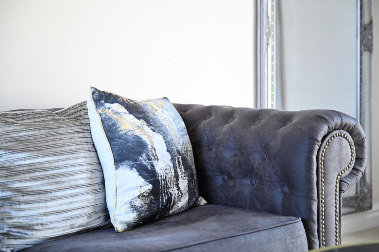 Sleek And Stylish 3 Bed In Bolton - Garden - Parking Villa Eksteriør bilde