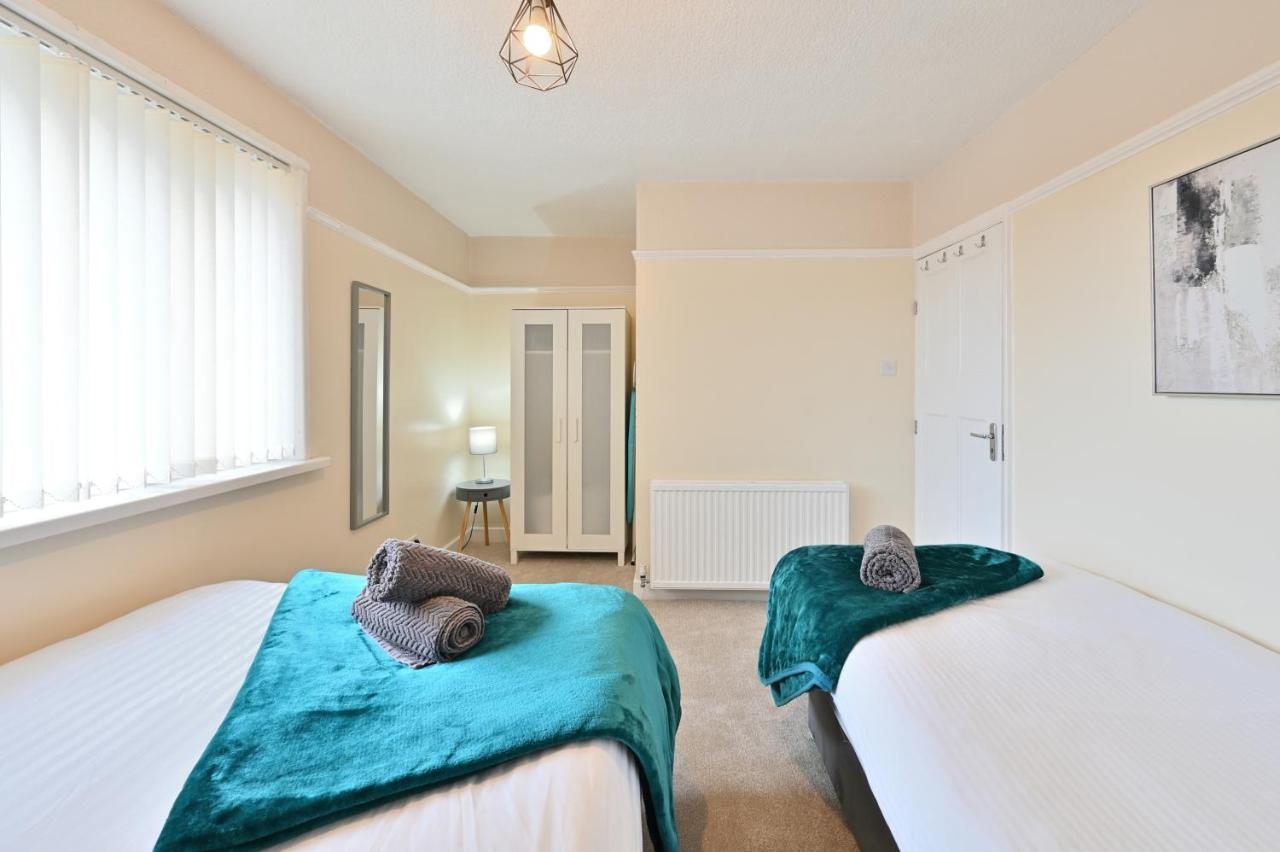 Sleek And Stylish 3 Bed In Bolton - Garden - Parking Villa Eksteriør bilde