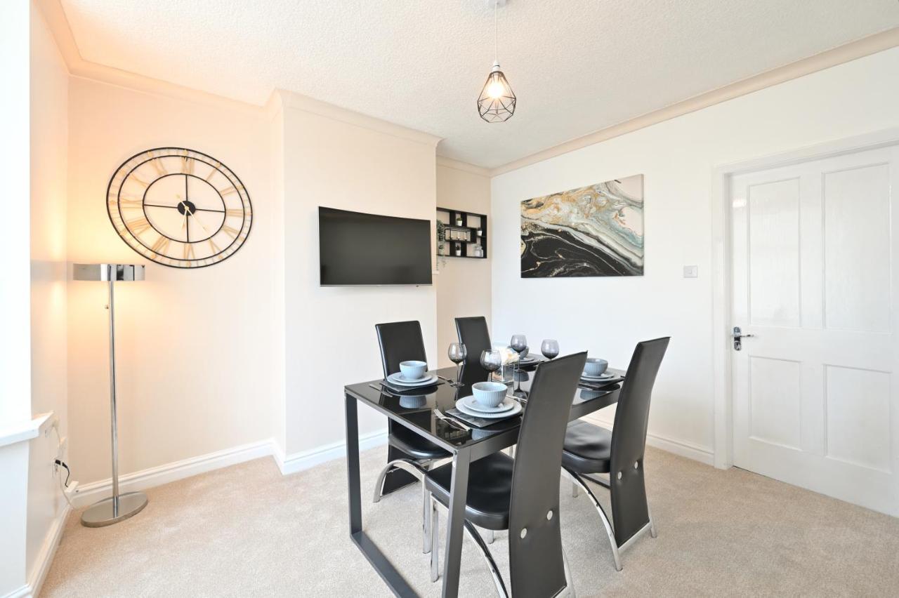 Sleek And Stylish 3 Bed In Bolton - Garden - Parking Villa Eksteriør bilde