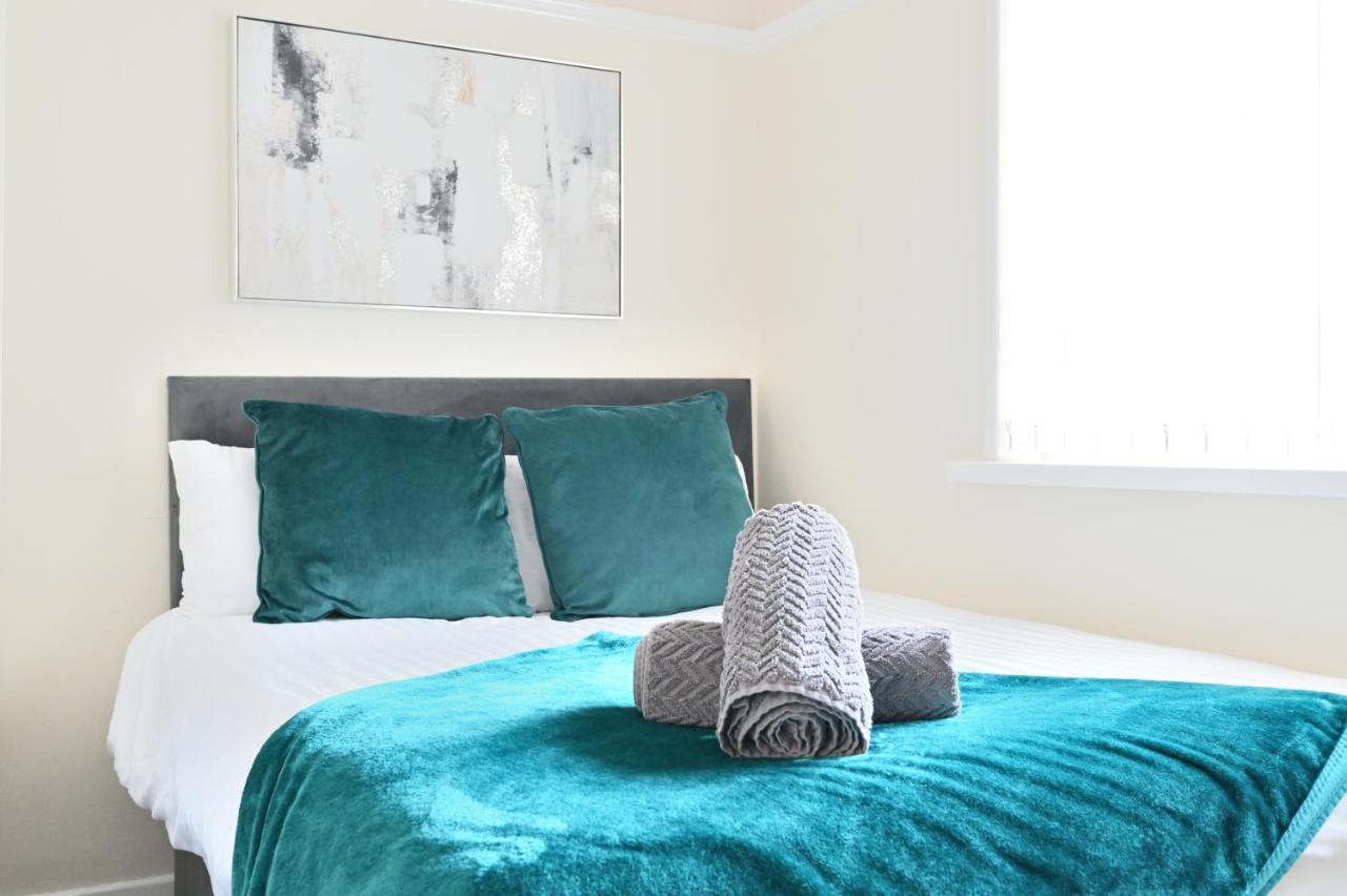 Sleek And Stylish 3 Bed In Bolton - Garden - Parking Villa Eksteriør bilde