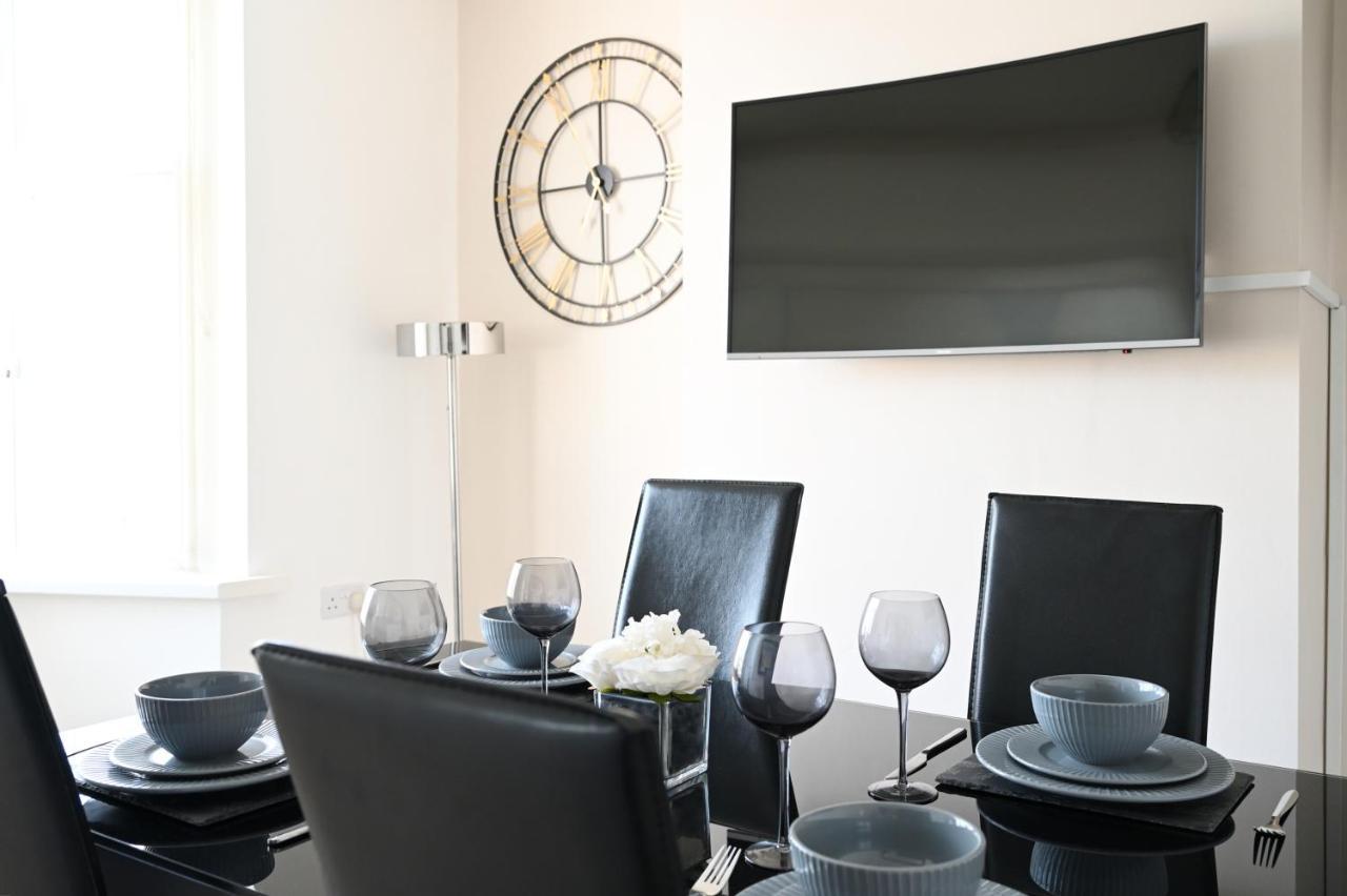Sleek And Stylish 3 Bed In Bolton - Garden - Parking Villa Eksteriør bilde