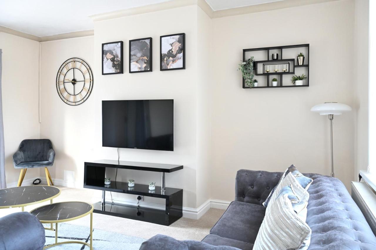 Sleek And Stylish 3 Bed In Bolton - Garden - Parking Villa Eksteriør bilde